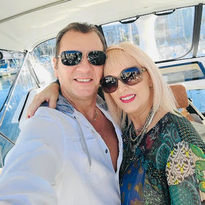 Meet your Posher, Simona